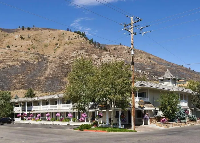 Parkway Hole Wy Hotel